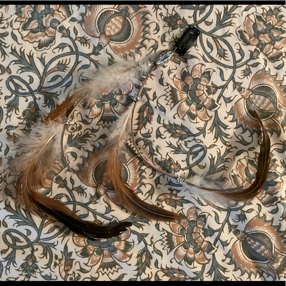NWOT BOHO Feather Hair Clip